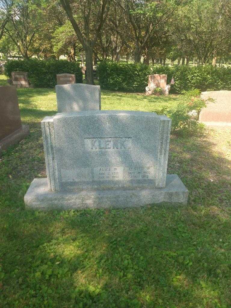 Alice W. Klenk's grave. Photo 2