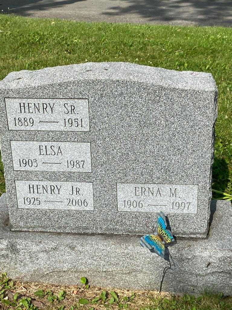 Henry Heck Junior's grave. Photo 3