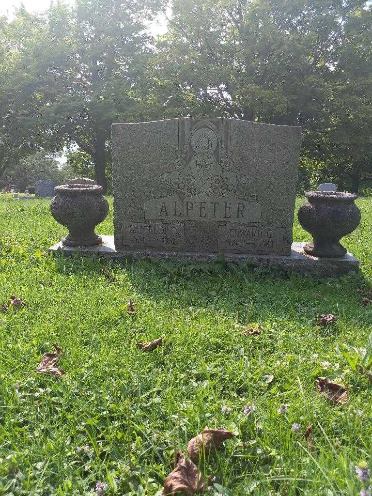 Gertrude E. Alpeter's grave. Photo 3