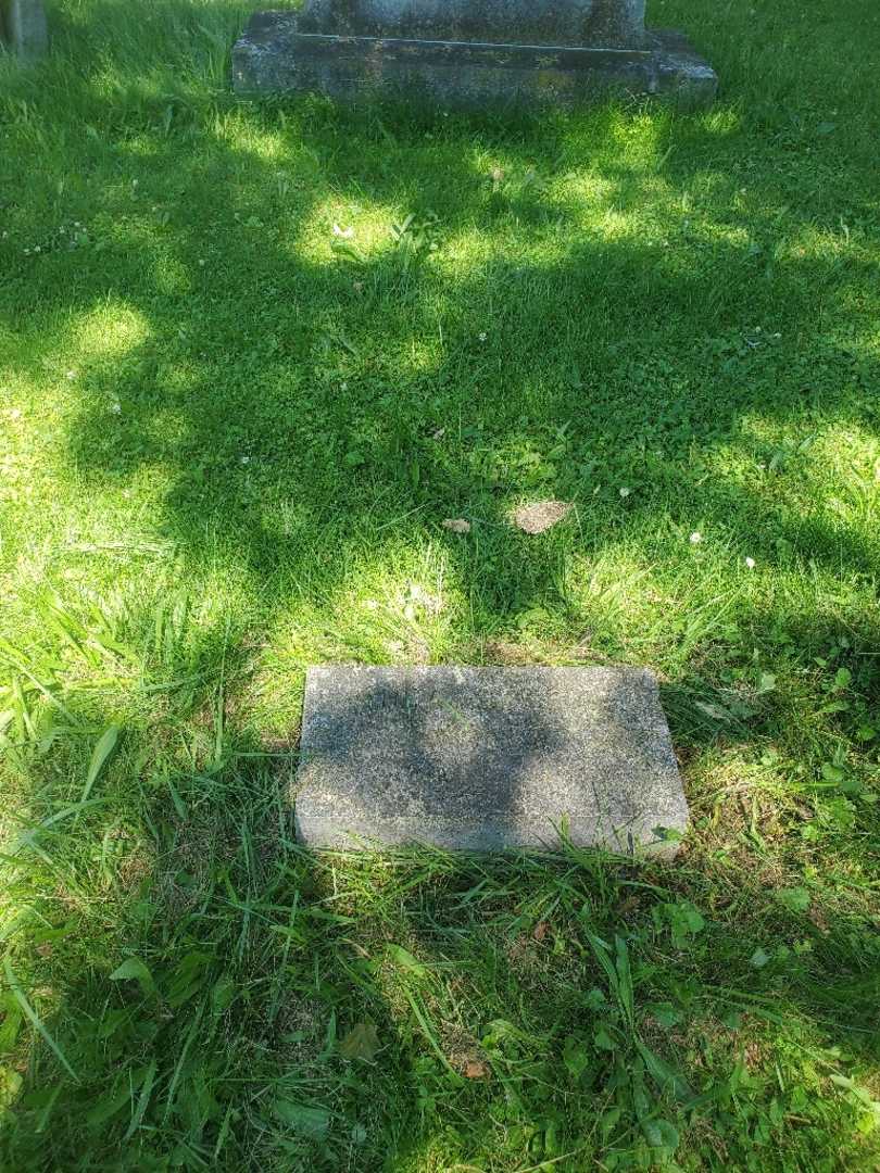 Julia Woese Haberle's grave. Photo 2