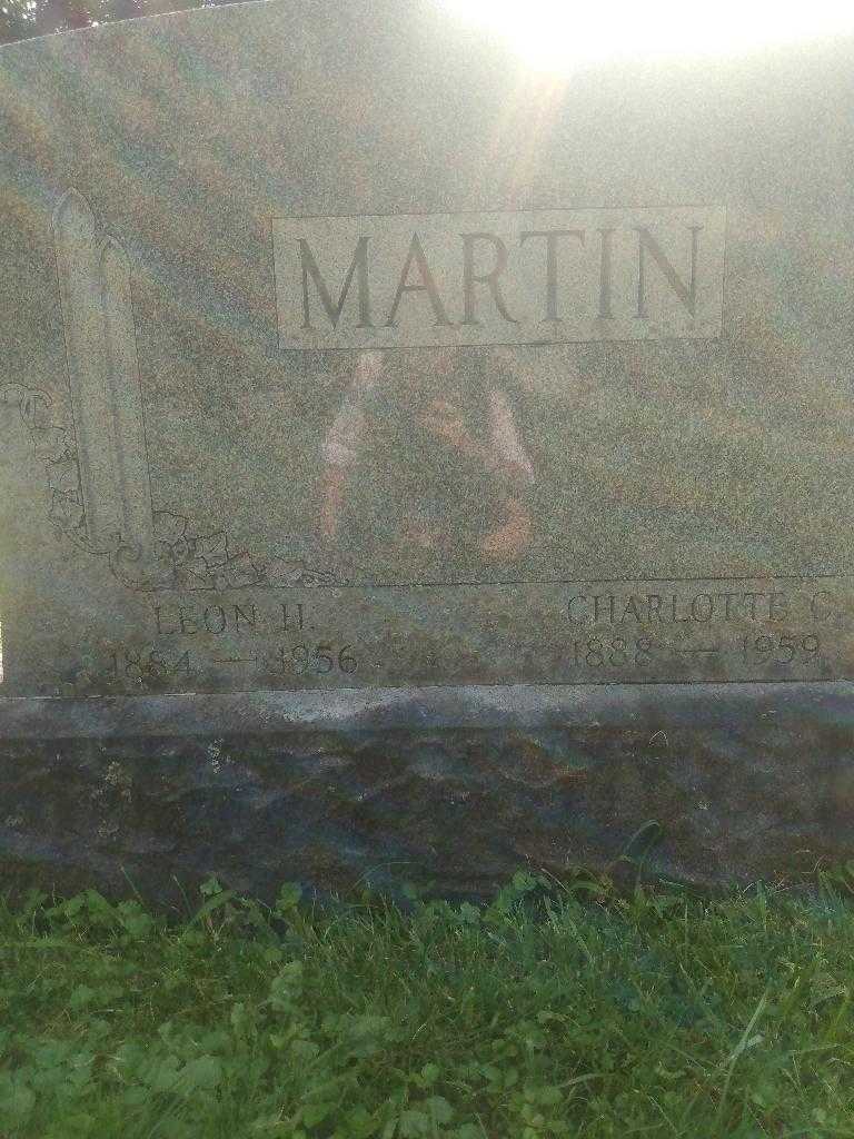 Leon H. Martin's grave. Photo 3