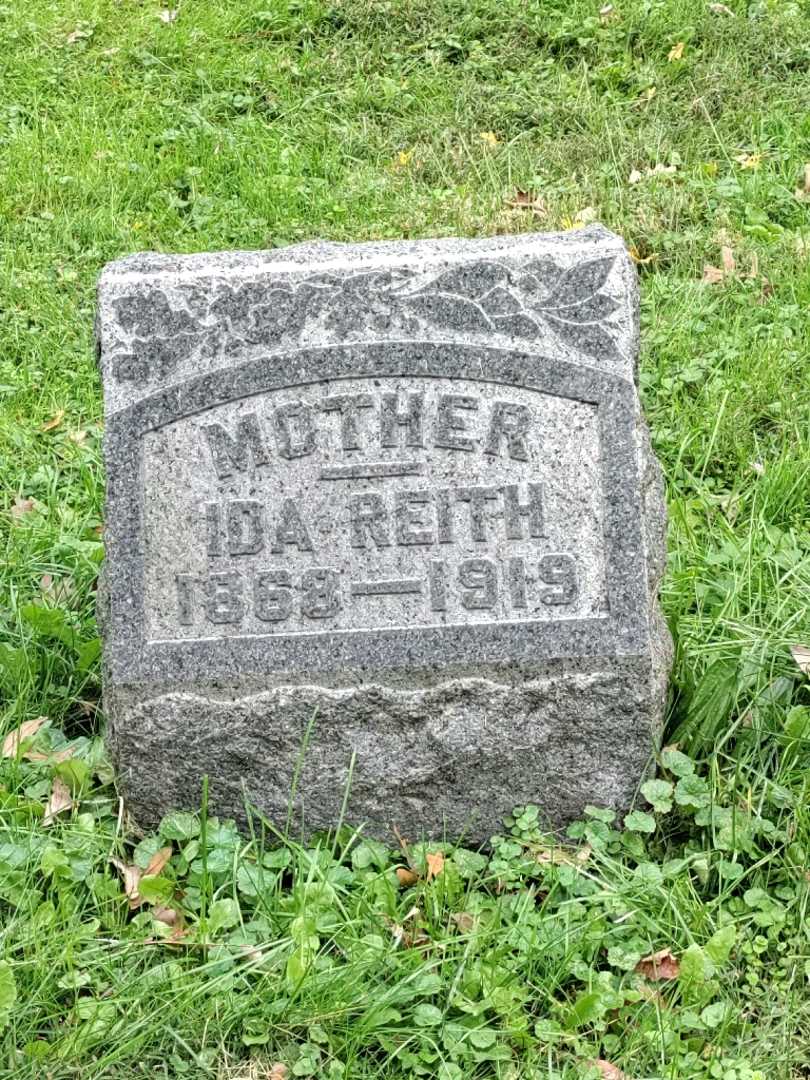 Ida Martha Reith's grave. Photo 3