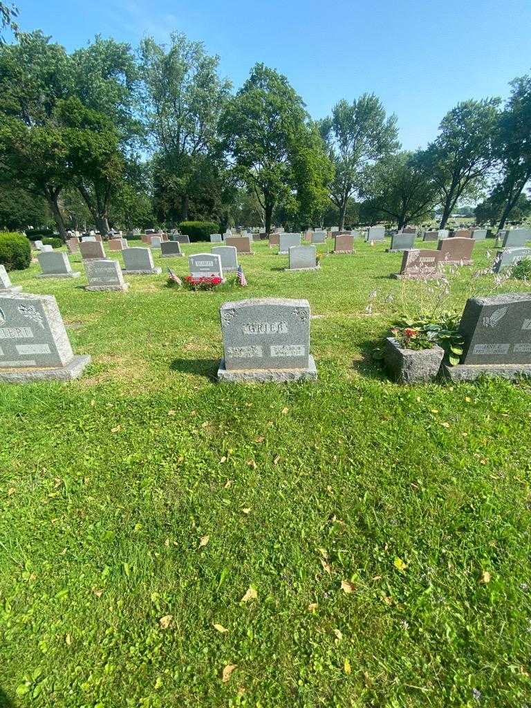 Elizabeth Grieb's grave. Photo 1