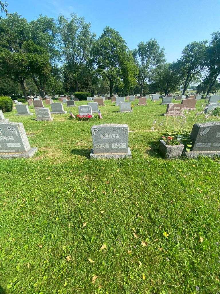 Rodger W. Grieb's grave. Photo 1