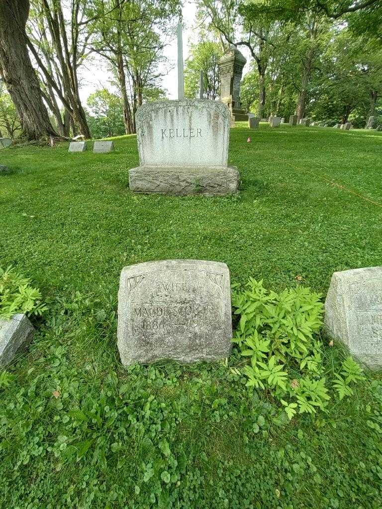 Maude Scouten's grave. Photo 1