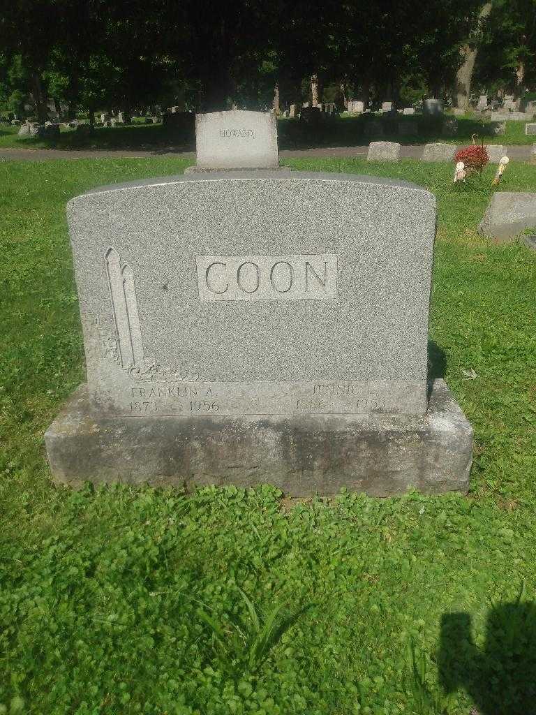 Leon H. Martin's grave. Photo 4