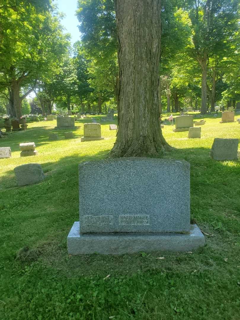 Karl Magee's grave. Photo 1