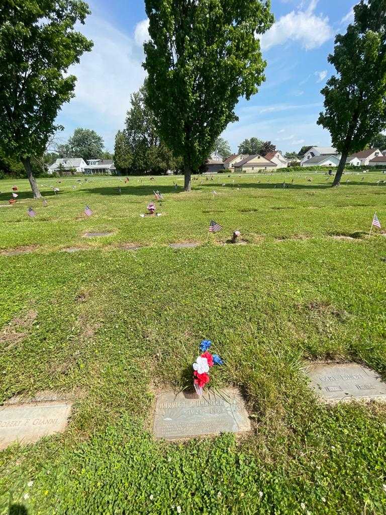 Harriet B. Hardter's grave. Photo 1
