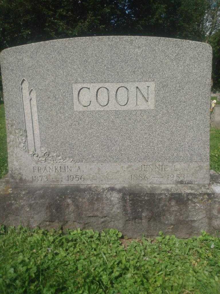 Leon H. Martin's grave. Photo 5