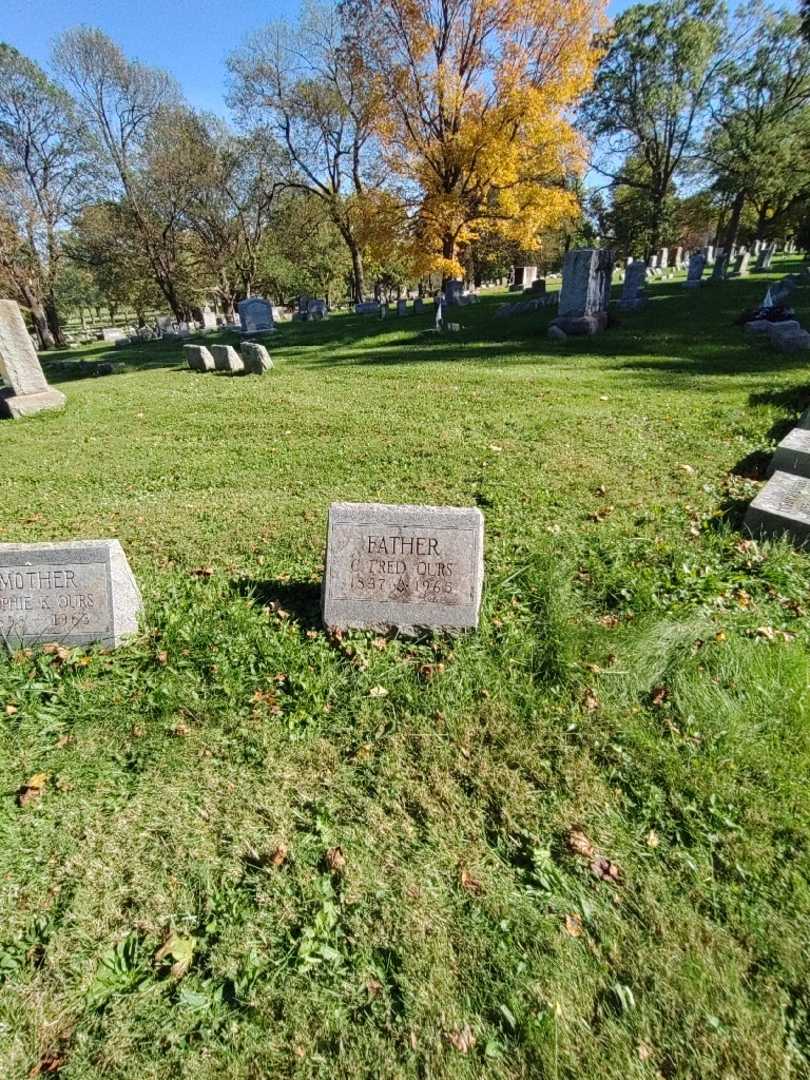 Charles Fred Ours's grave. Photo 1