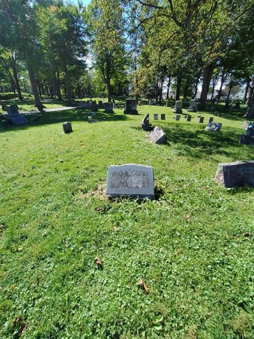 Edith Lenhardt McCarthy's grave. Photo 1