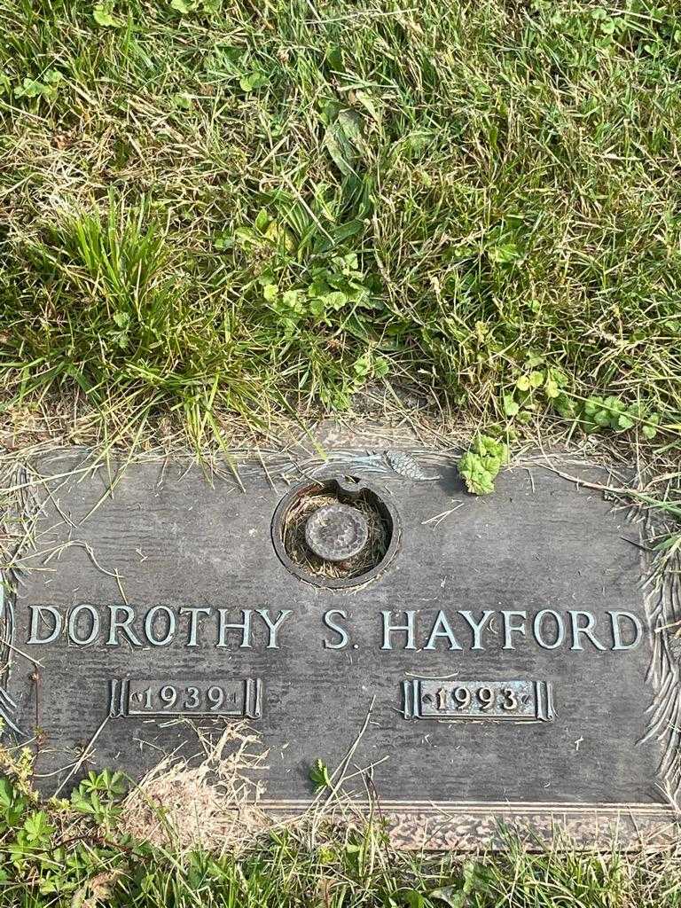 Dorothy S. Hayford's grave. Photo 3