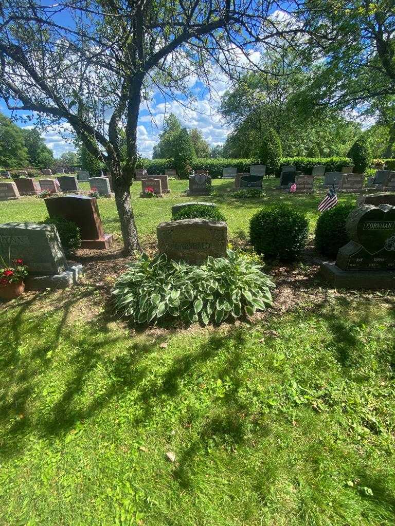 Shirley T. Capsello's grave. Photo 1