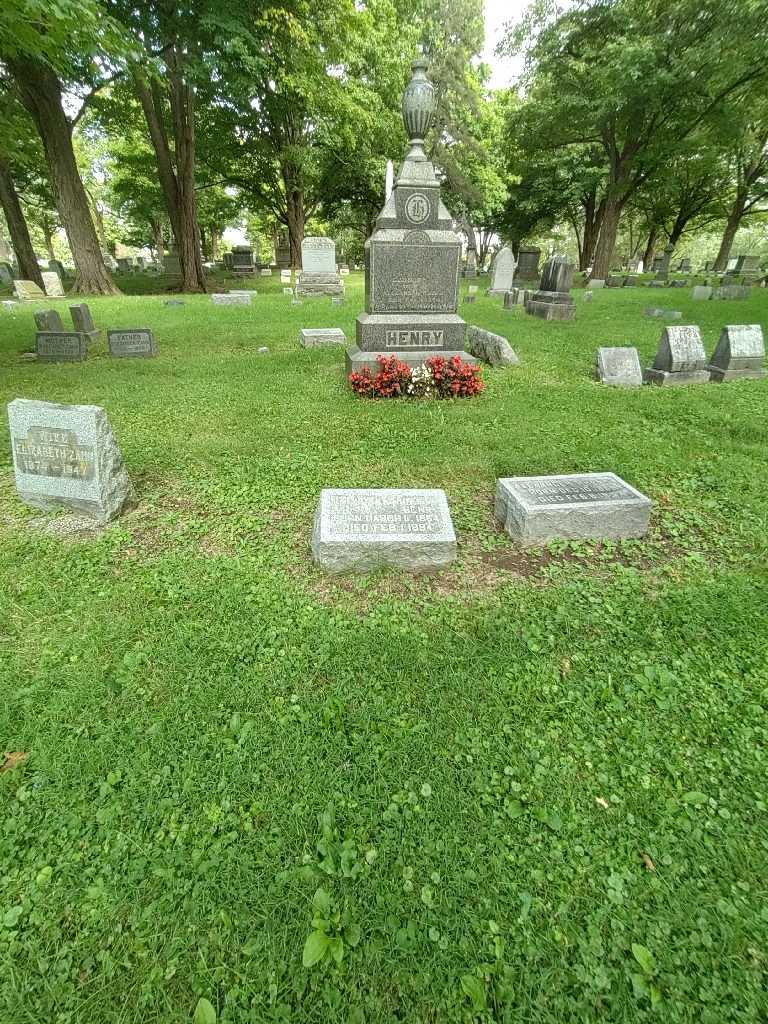 Leonora W Rudolph Henry's grave. Photo 1