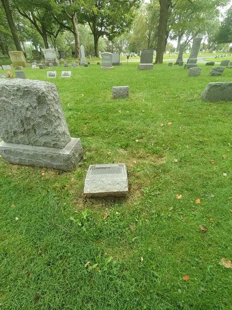 Flossie A. Dear's grave. Photo 1