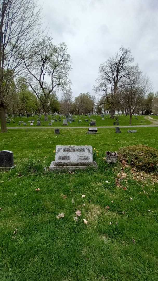 Lillian M. Gillmann's grave. Photo 1