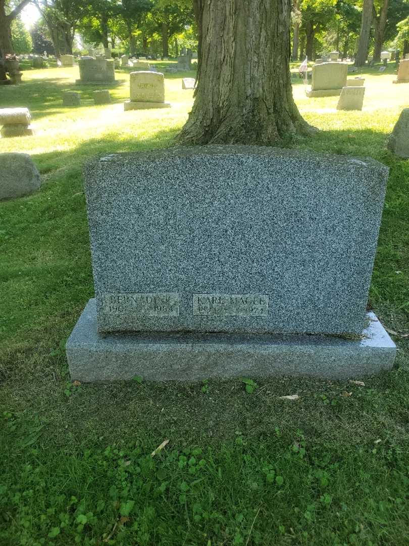 Karl Magee's grave. Photo 2