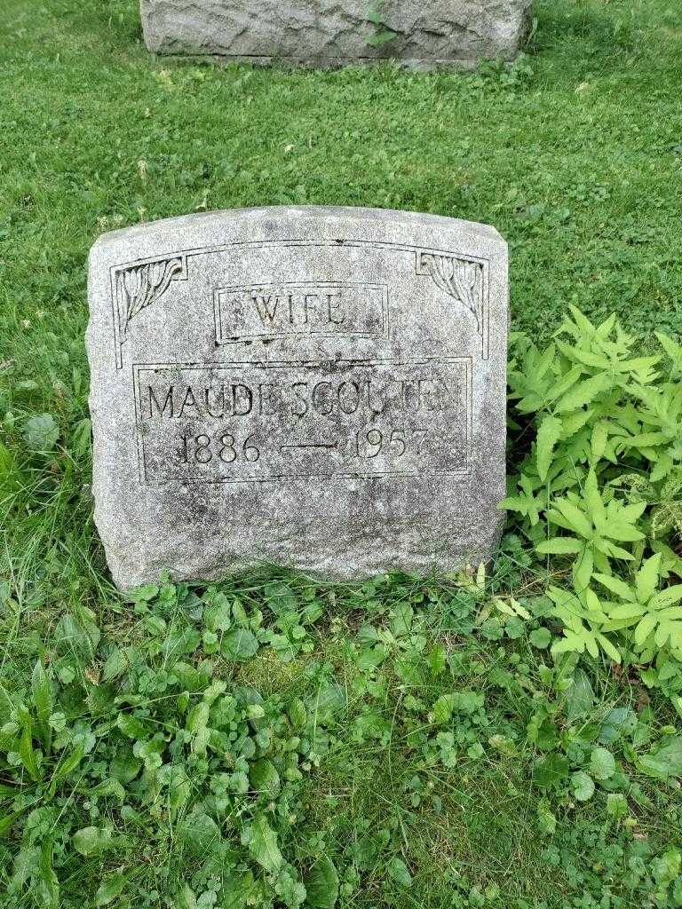 Maude Scouten's grave. Photo 2