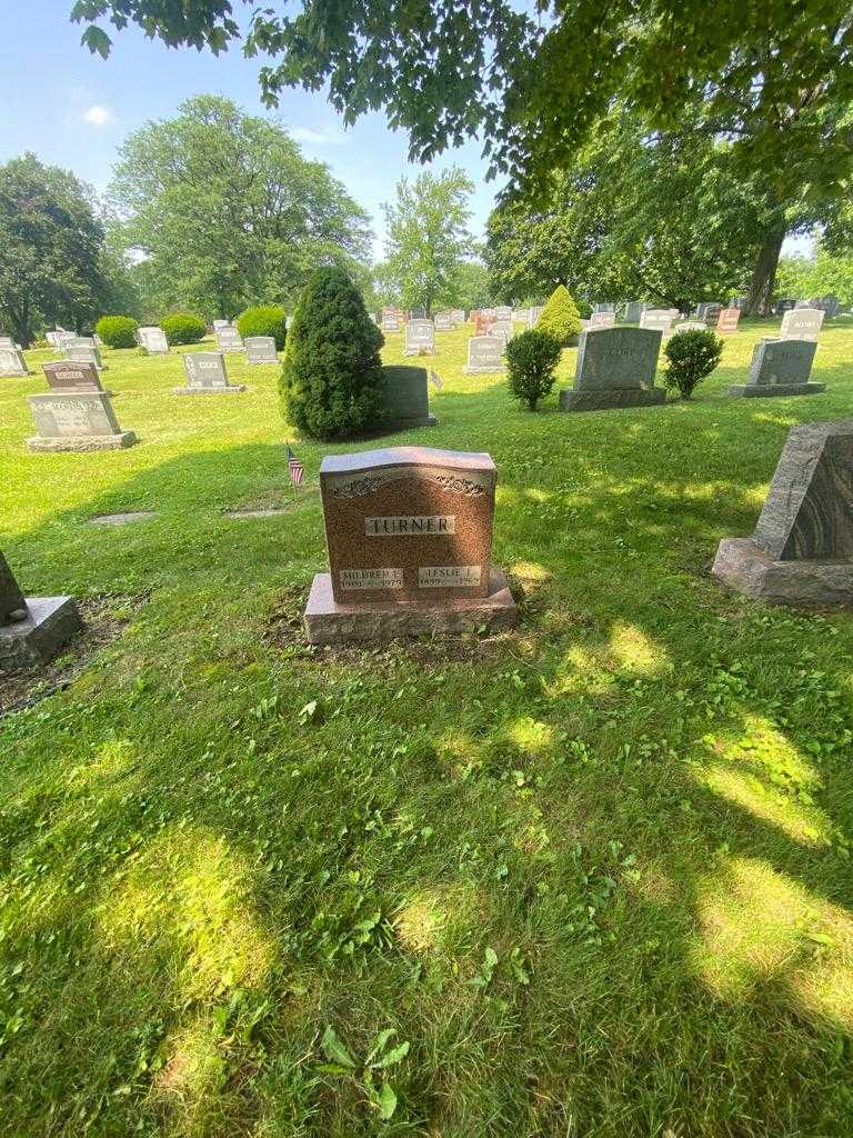 Leslie L. Turner's grave. Photo 1