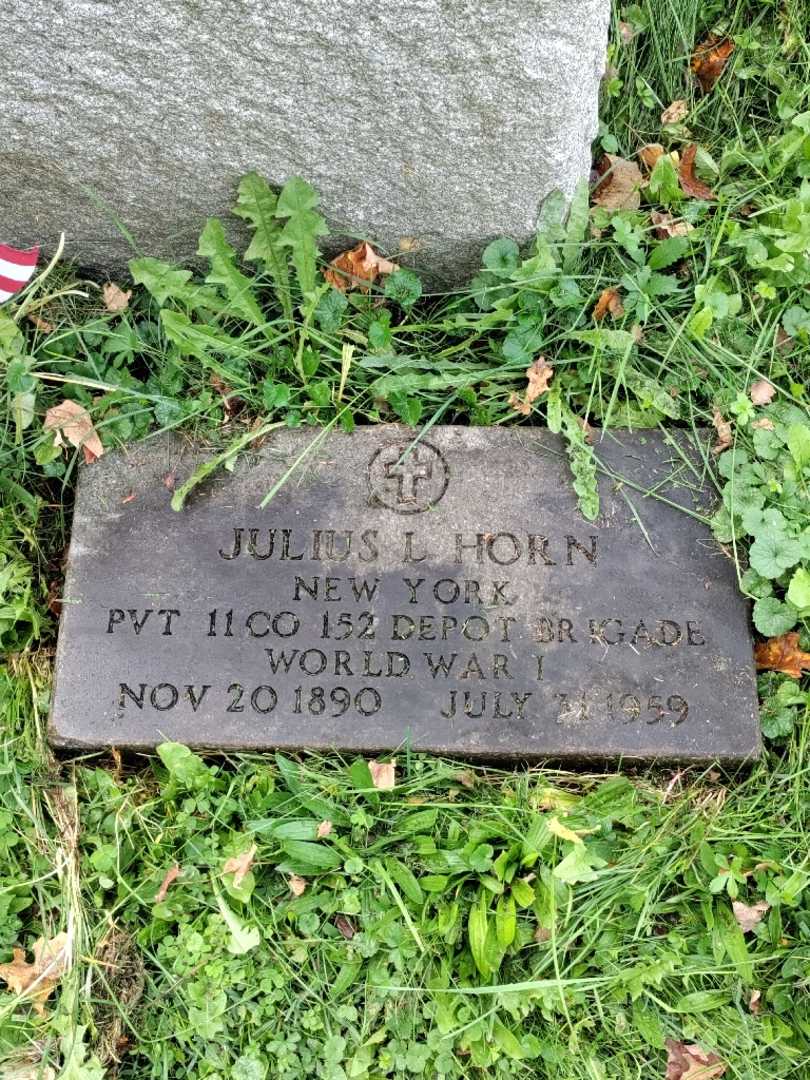 Julius L. Horn's grave. Photo 3