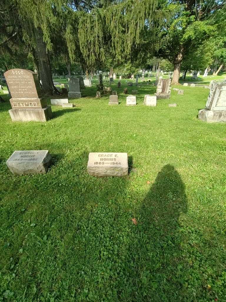 Grace E. Morris's grave. Photo 1