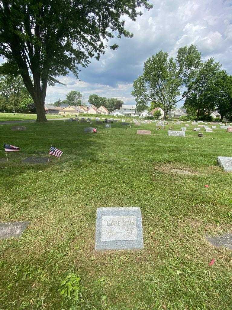 Edward Lamb's grave. Photo 1