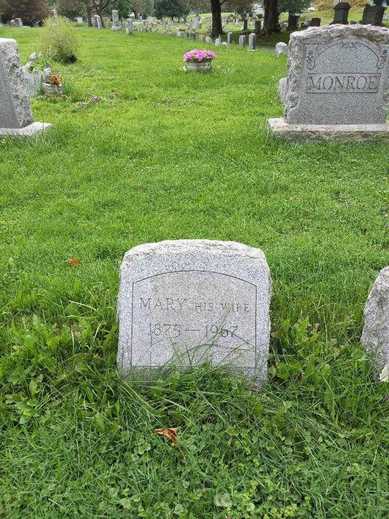 Mary Monroe's grave. Photo 1