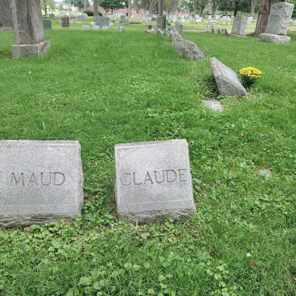 Claude Bauer's grave. Photo 1