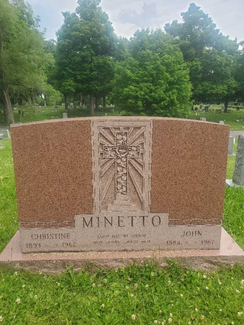 Christine Minetto's grave. Photo 3