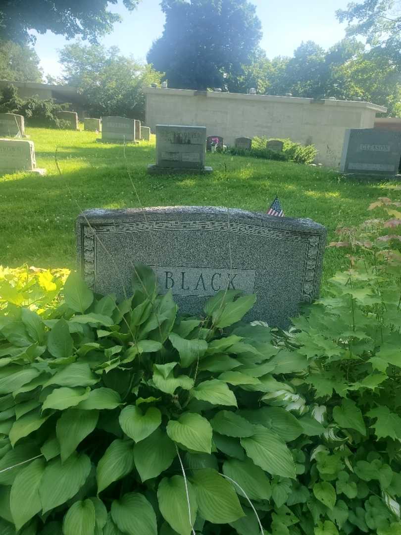 Hamilton Dean Black's grave. Photo 4