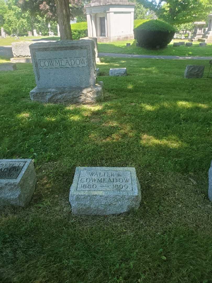 Walter E. Cowmeadow's grave. Photo 2