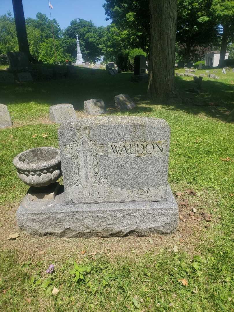 Hazel Waldon's grave. Photo 2