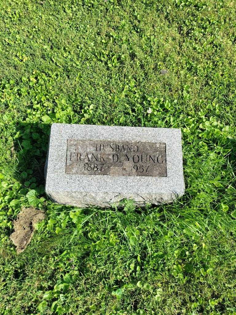 Frank David Young's grave. Photo 2