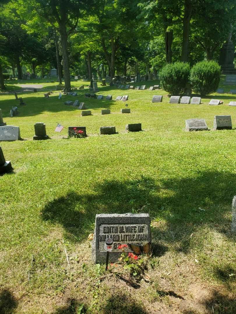 Edith May Littlejohn's grave. Photo 1