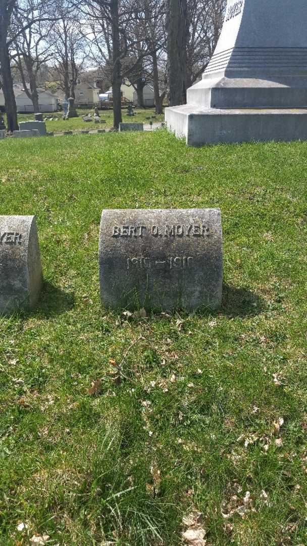 Bert O. Moyer's grave. Photo 3