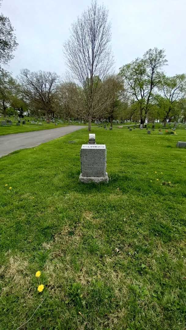 Frank D. Kortz's grave. Photo 1