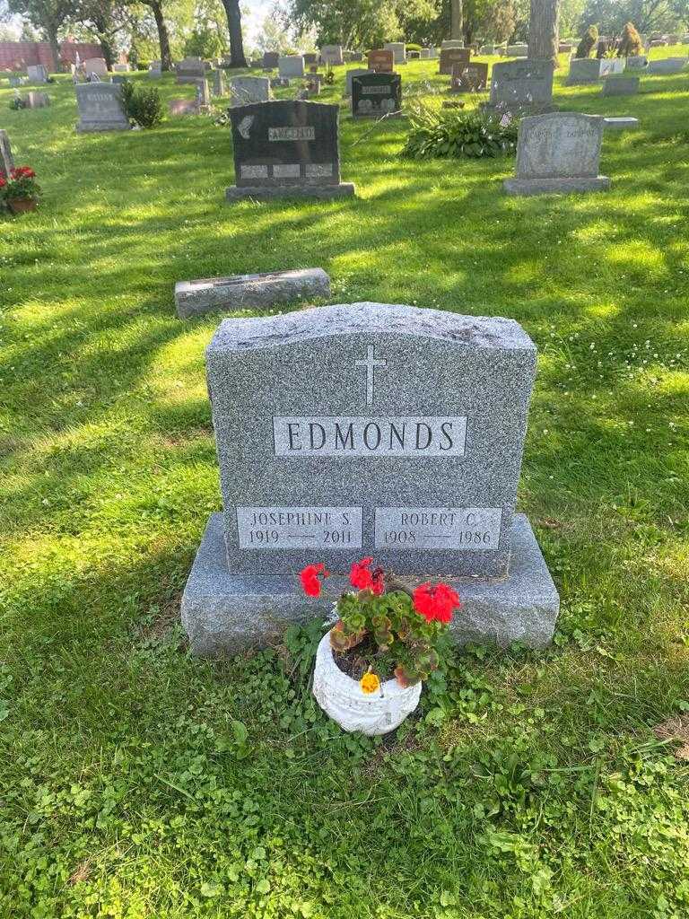 Josephine S. Edmonds's grave. Photo 2
