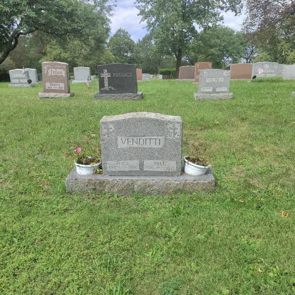 Fred Venditti's grave. Photo 2