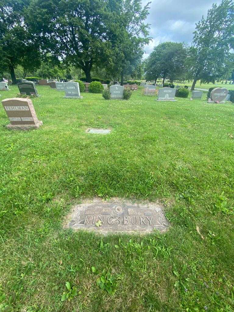 Mary Kingsbury's grave. Photo 1