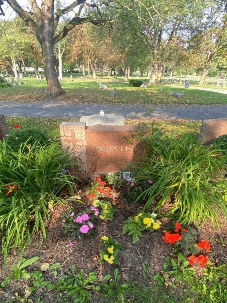 Roymond C. Wuster's grave. Photo 3
