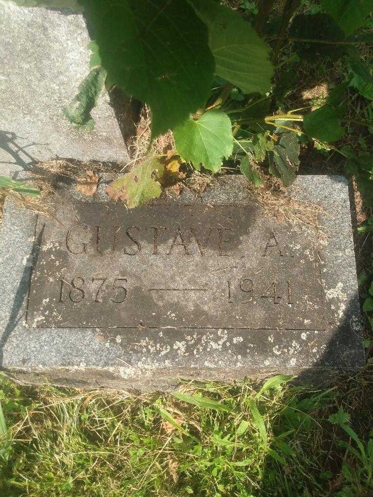 Gustave A. Lang's grave. Photo 2