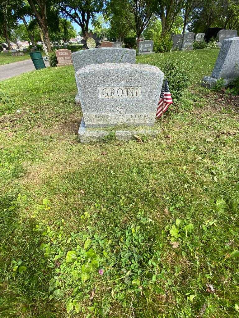 Irene Groth's grave. Photo 1