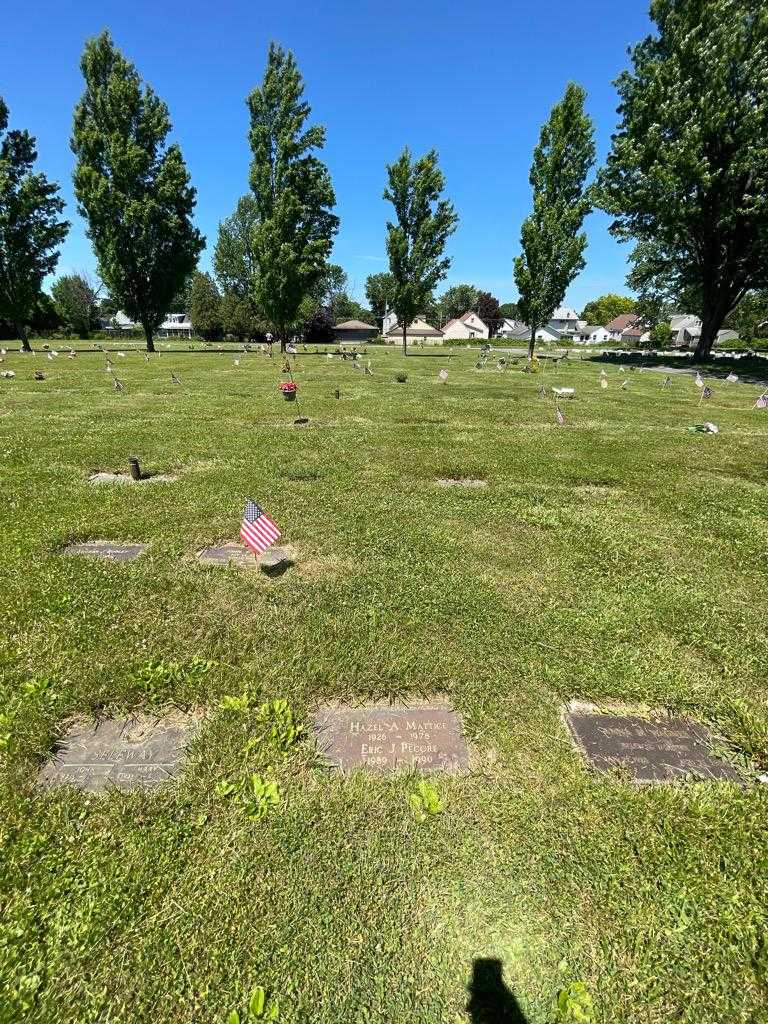 Eric J. Pecore's grave. Photo 1