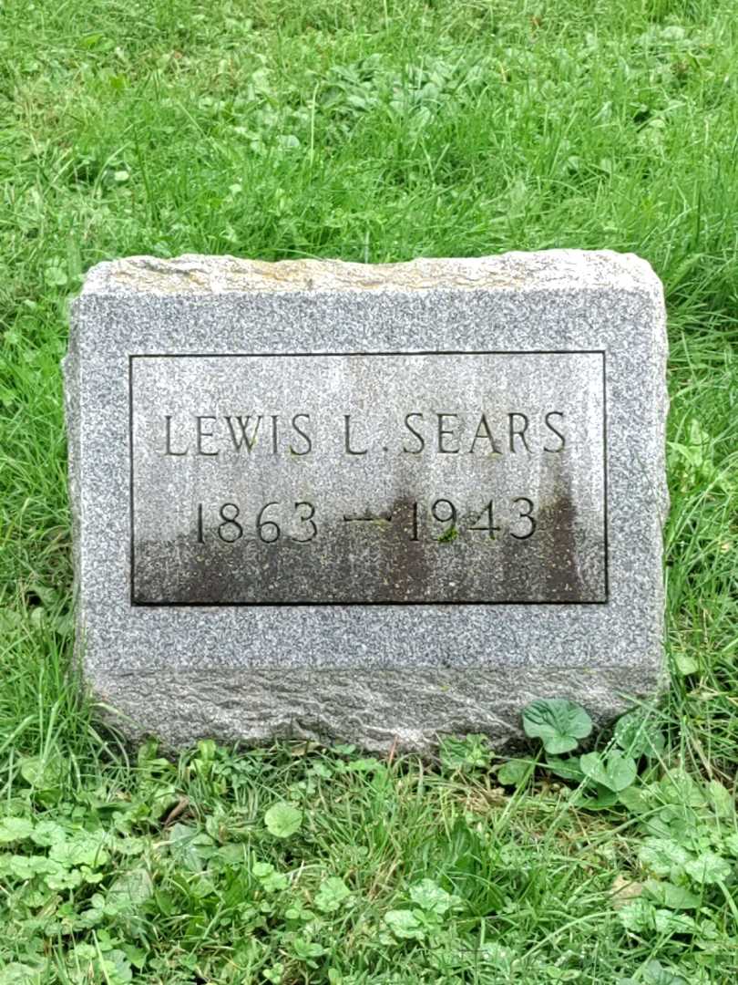 Lewis L. Sears's grave. Photo 3