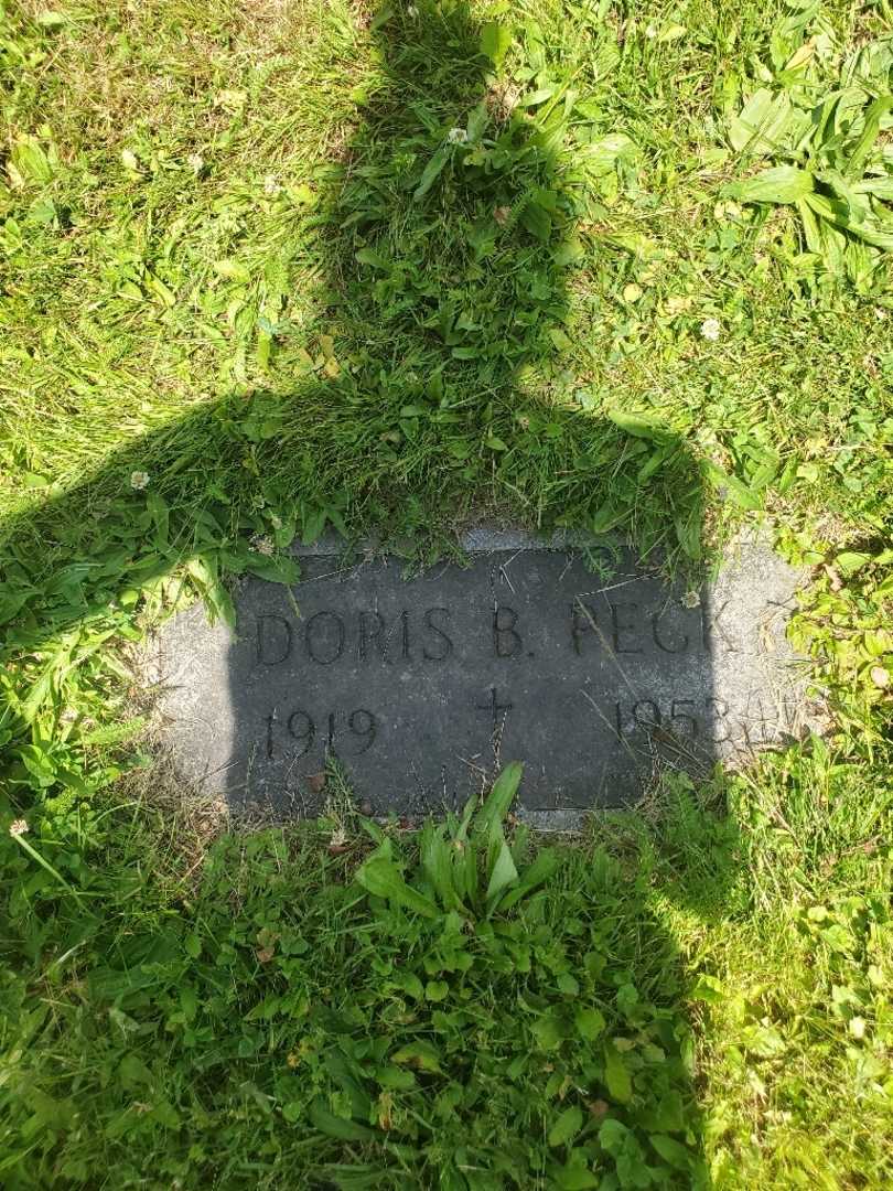 Doris B. Peck's grave. Photo 4