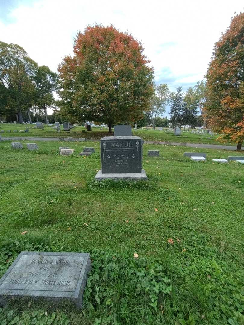 Jay Fred Waful's grave. Photo 1