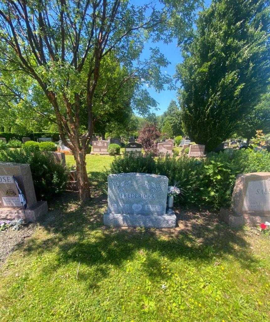 Frank L. Fredericks's grave. Photo 3