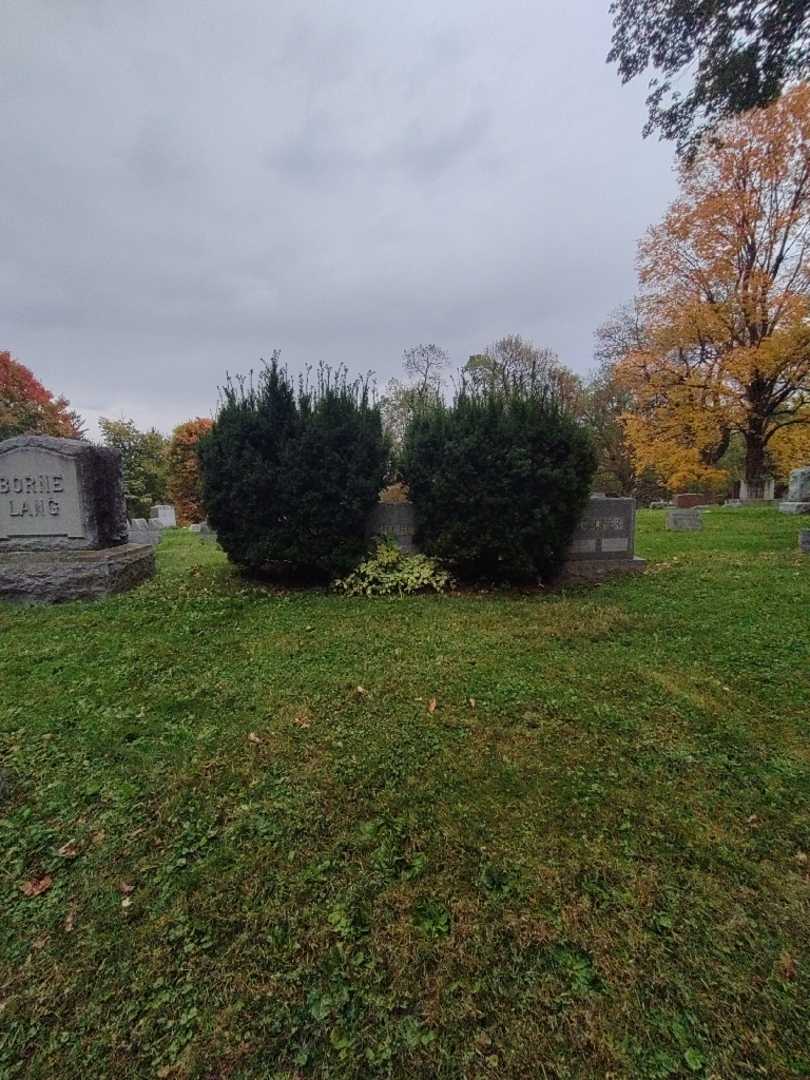 Louise H. Gilcher's grave. Photo 1