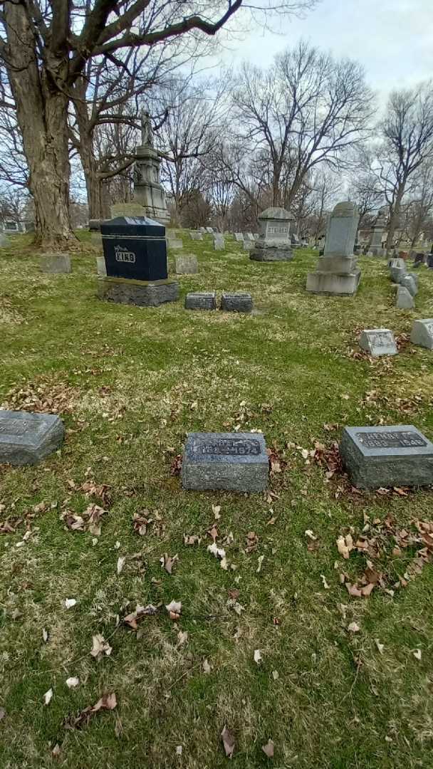 Mabel H. King's grave. Photo 1