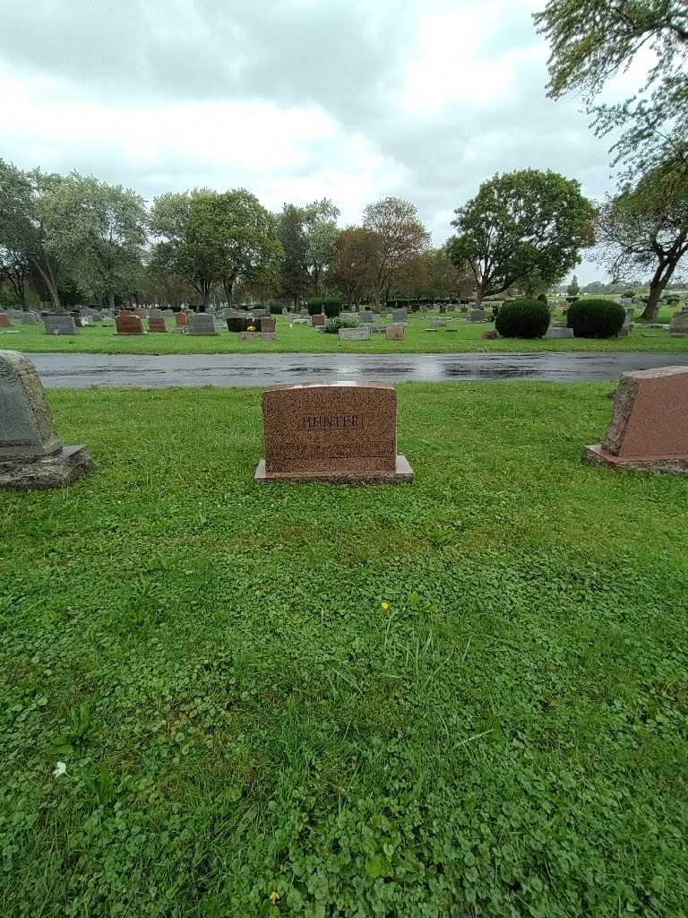 Shirley Ann Hunter's grave. Photo 1
